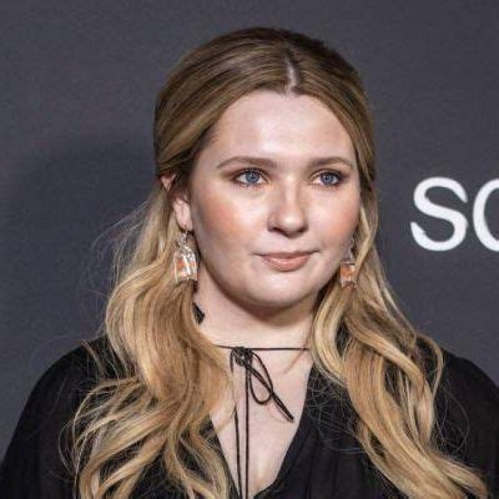 
Abigail Breslin Opened Up About Her Abusive Relationship 
