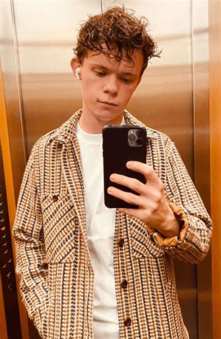 Actor Harry Holland’s Biography: Age, Height, Siblings, Net Worth