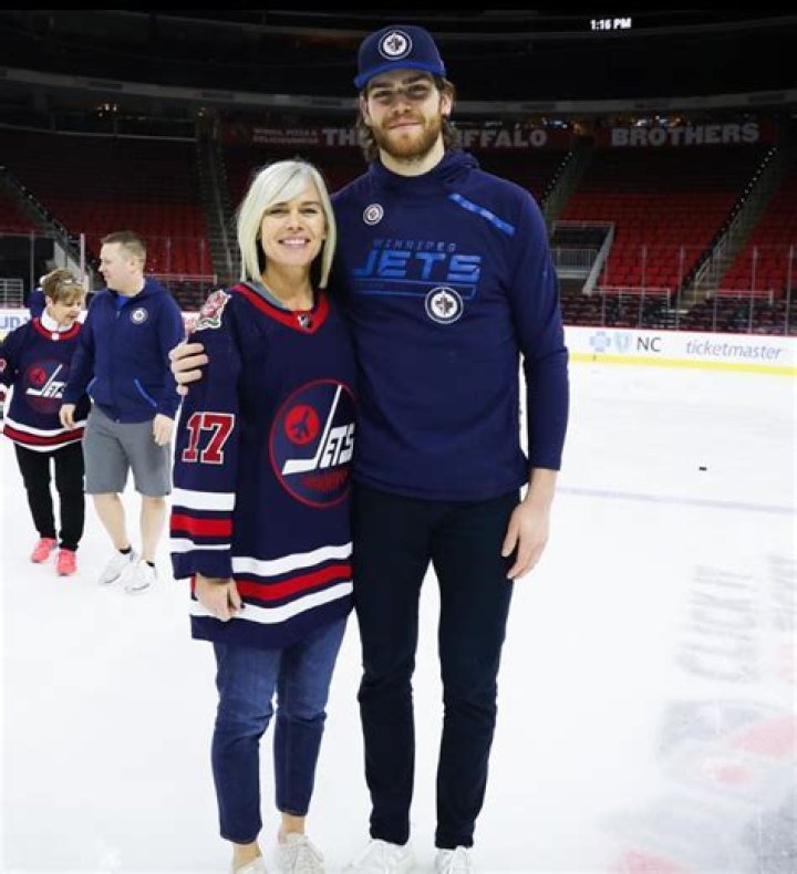 Adam Lowry Height, Weight, Net Worth, Age, Birthday, Wikipedia, Who, Instagram, Biography