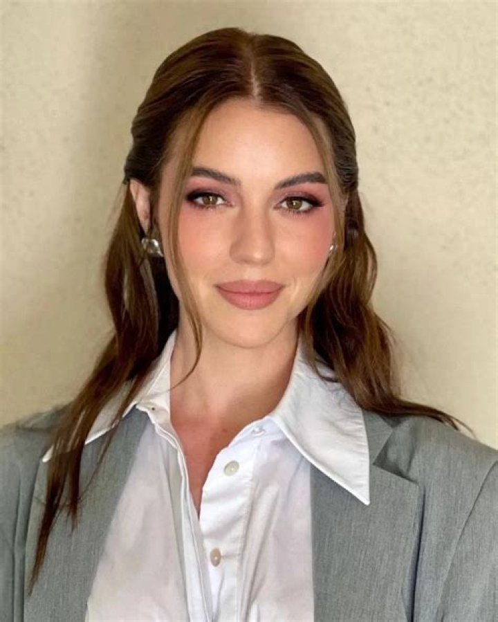 Adelaide Kane Height, Age, Who, Boyfriend, Biography, Wiki, Net Worth