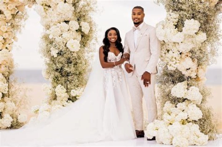 
Adrian Peterson is married to wife Ashley Brown since 2014 
