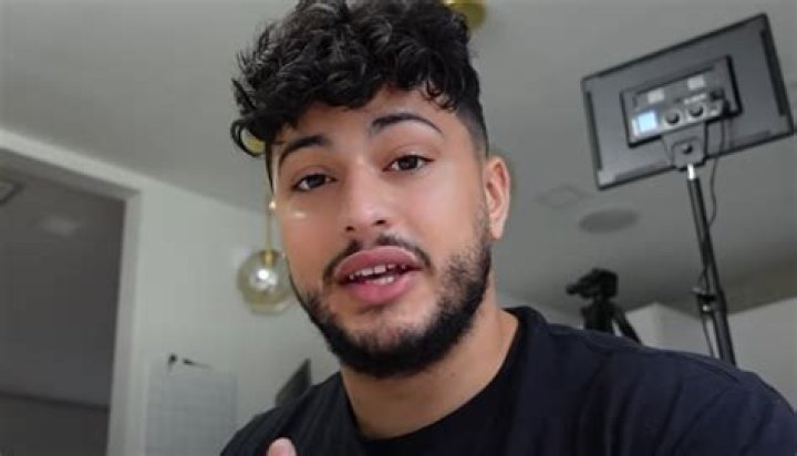 
Ahmad Alzahabi Height, Weight, Net Worth, Age, Birthday, Wikipedia, Who, Nationality, Biography 