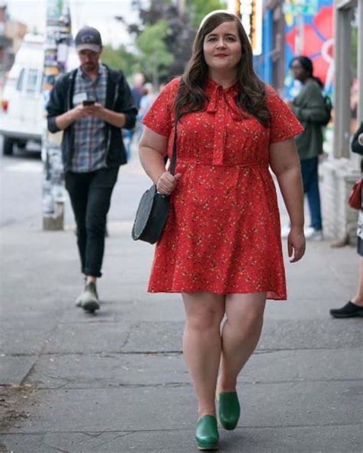 Aidy Bryant Height, Weight, Net Worth, Age, Birthday, Wikipedia, Who, Nationality, Biography