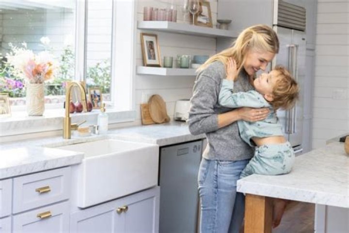 
Amanda Kloots Says Son Elvis Would Start ‘Crying’ When She Went on Dates: ‘I Feel Guilt’ 