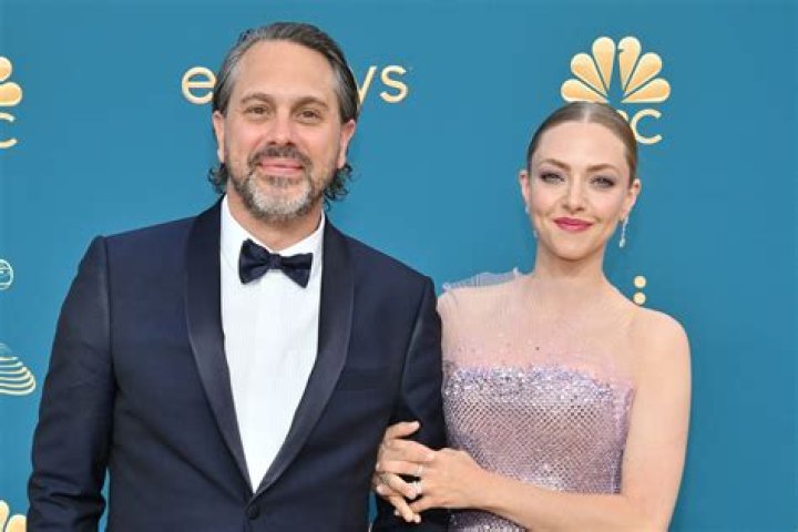 
Amanda Seyfried Is Pretty in Pink ‘Armor’ at the 2022 Emmys 