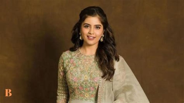
Amritha Aiyer Height, Weight, Net Worth, Age, Birthday, Wikipedia, Who, Nationality, Biography 