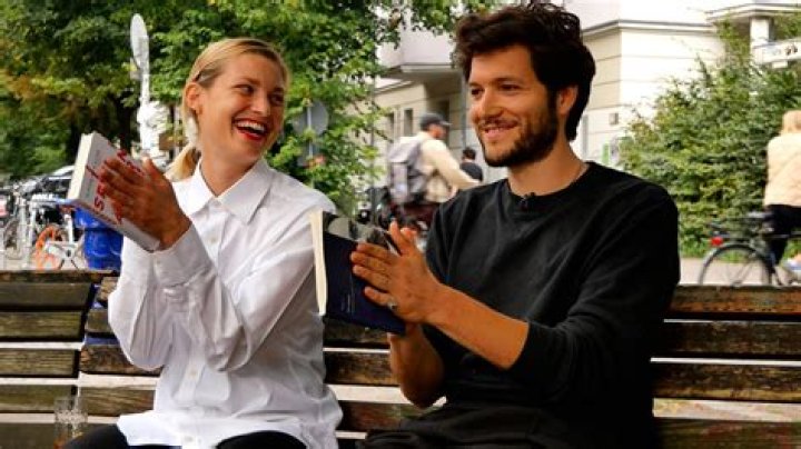 Anna Platen, Jeff Wilbusch Wife And Height – 5 Fast Facts