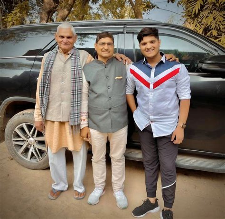 
Anshuman Tiwari Height, Weight, Net Worth, Age, Birthday, Wikipedia, Who, Nationality, Biography 