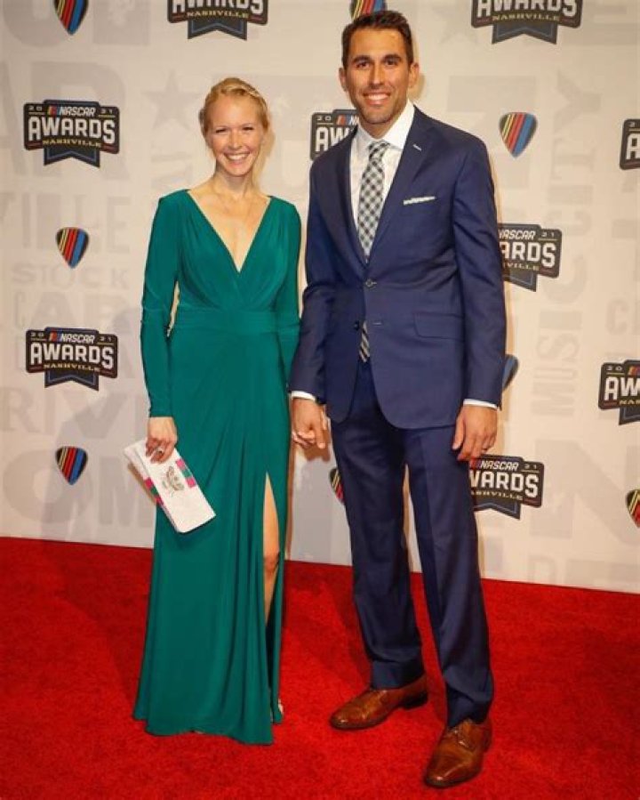 Aric Almirola Height, Age, Wife, Biography, Wiki, Net Worth