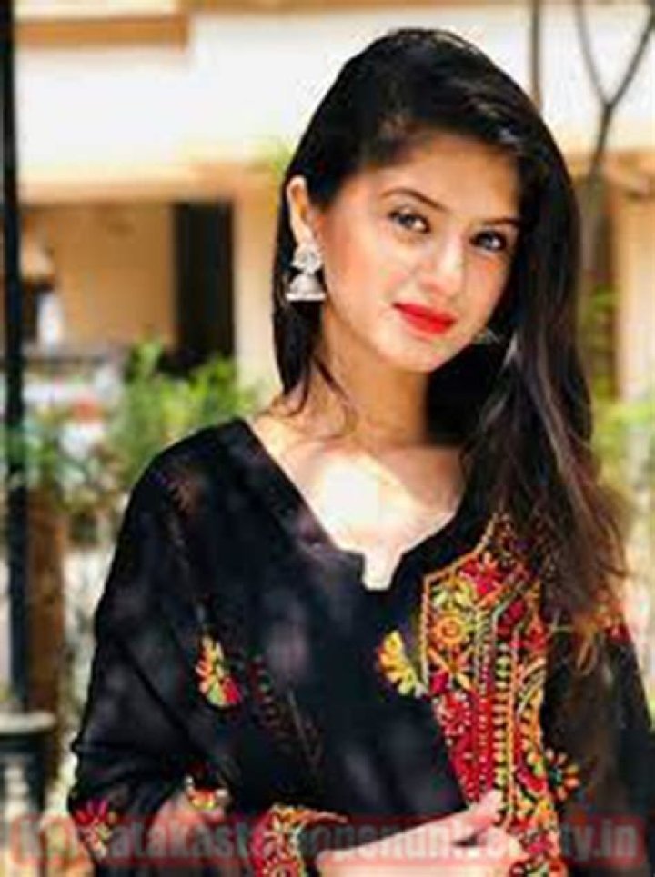 
Arisha Khan Height, Weight, Net Worth, Age, Wiki, Who, Instagram, Biography 