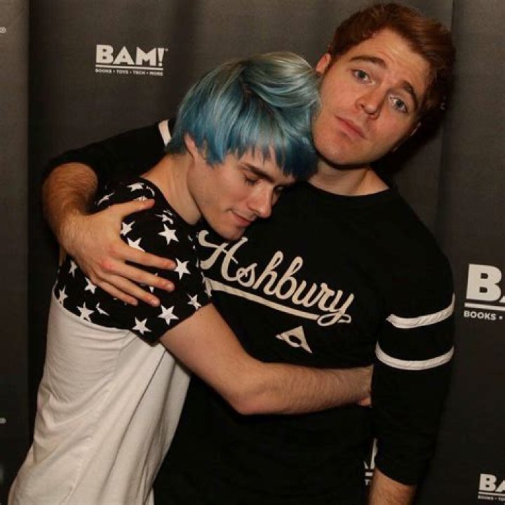 
Awsten Knight Height, Weight, Net Worth, Age, Birthday, Wikipedia, Who, Nationality, Biography 