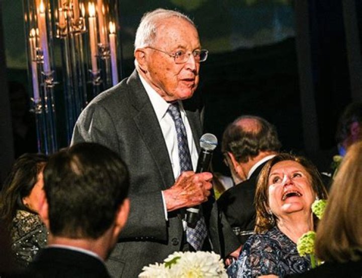 
Billionaire David Gottesman, Friend of Warren Buffett, Dies at 96 