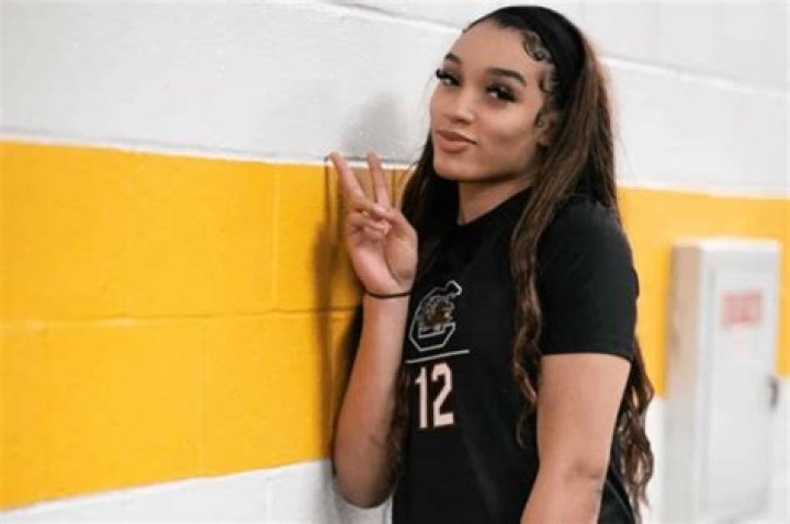 Brea Beal Height, Weight, Net Worth, Age, Birthday, Wikipedia, Who, Nationality, Biography