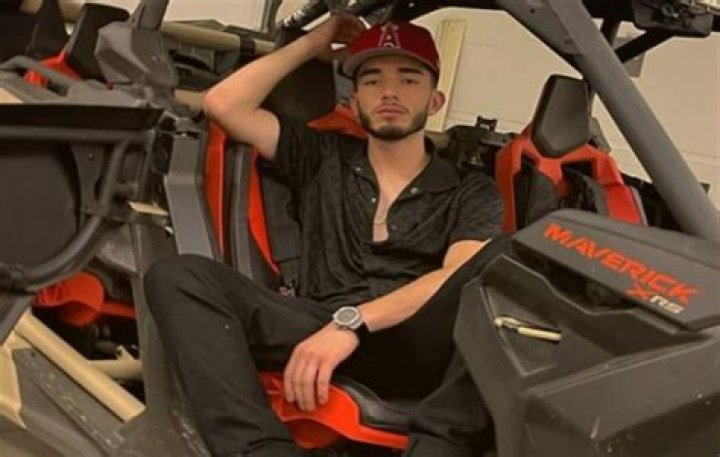 Brian Tovar Height, Weight, Net Worth, Age, Birthday, Wikipedia, Who, Nationality, Biography