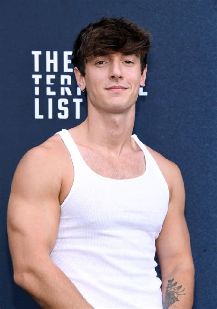 Bryce Hall Height, Weight, Net Worth, Age, Birthday, Wikipedia, Who, Nationality, Biography