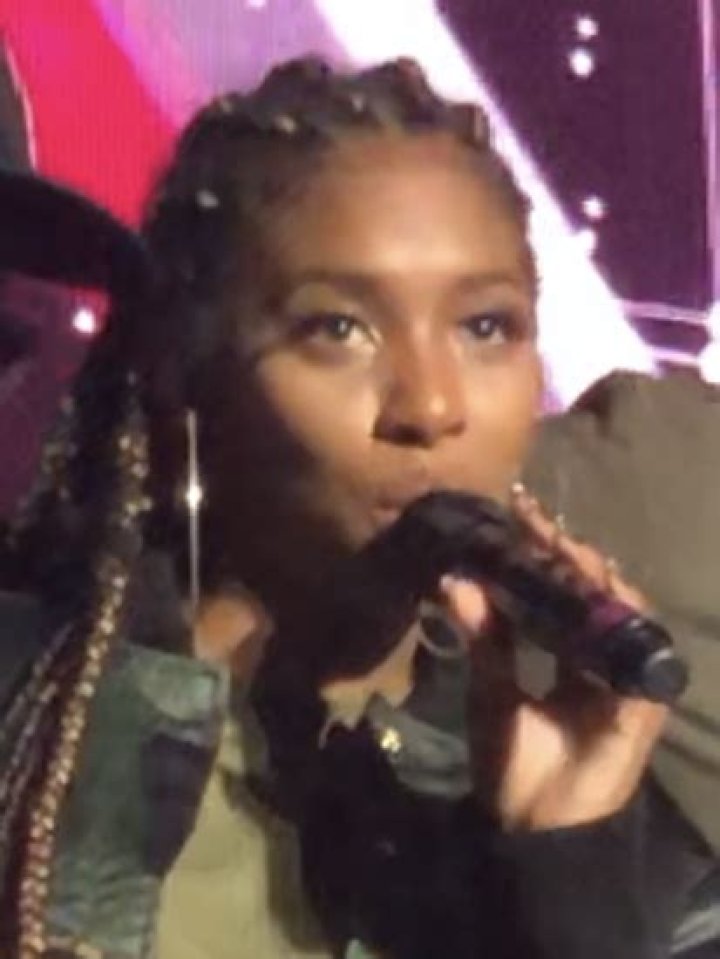 Cassie Curses Height, Weight, Net Worth, Age, Birthday, Wikipedia, Who, Nationality, Biography