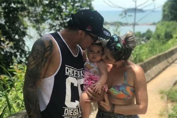 
Charles Oliveira is Married to Wife: Talita Pereira. Kids. 