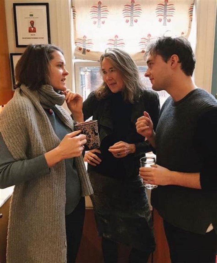 
Chloe Frances Cockburn Height, Weight, Net Worth, Age, Birthday, Wikipedia, Who, Nationality, Biography 