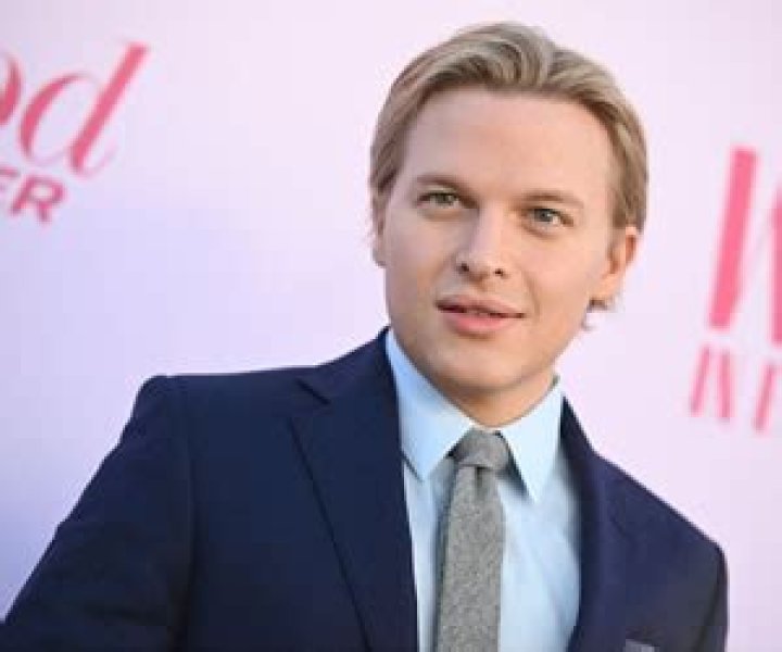 
Coby Farrow Height, Weight, Net Worth, Age, Birthday, Wikipedia, Who, Nationality, Biography 