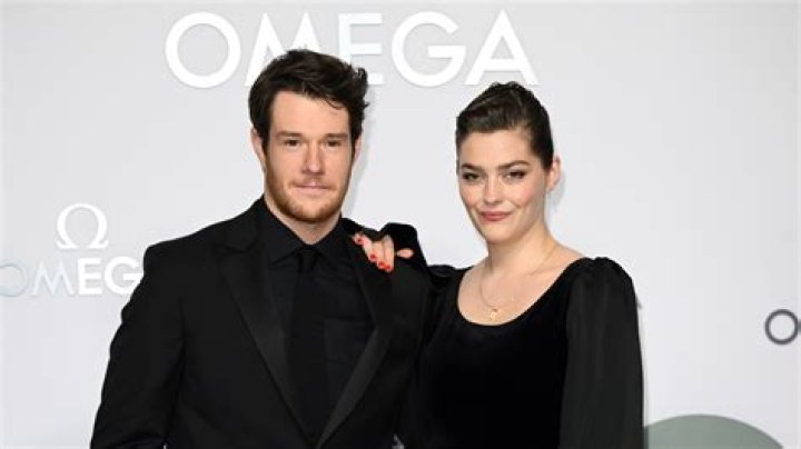 
Connor Swindells’s Off-Screen Relationship With His Parents Is A Lot Different Than His On-Screen Parents 