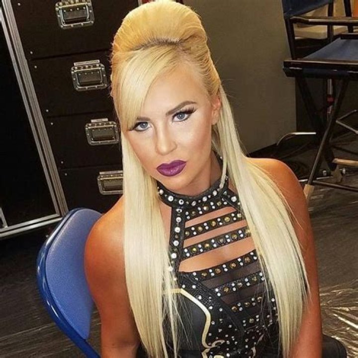 
Dana Brooke Height, Weight, Net Worth, Age, Birthday, Wikipedia, Who, Nationality, Biography 