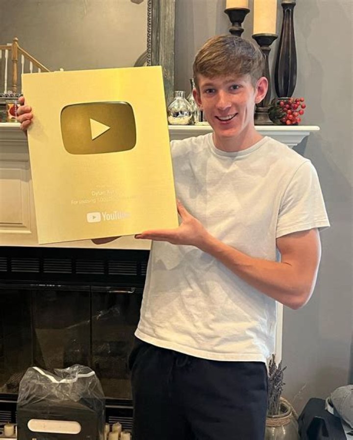 David Ayres Height, Weight, Net Worth, Age, Birthday, Wikipedia, Who, Instagram, Biography