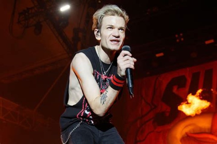 
Deryck Whibley Height, Weight, Net Worth, Age, Birthday, Wikipedia, Who, Instagram, Biography 
