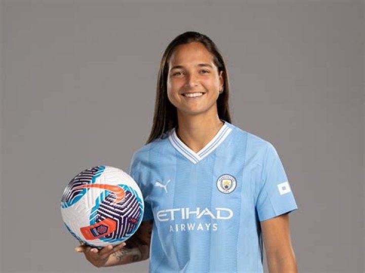 
Deyna Castellanos Partner: Inside Footballer’s Married Life 