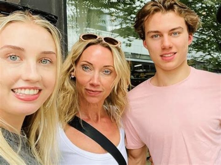 Does Hubert Hurkacz Have A Sister? Details About His Family