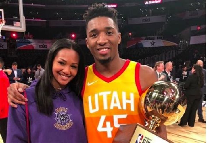 Donovan Mitchell is not Married to a Wife. Ex-girlfriend: Deja Lighty.