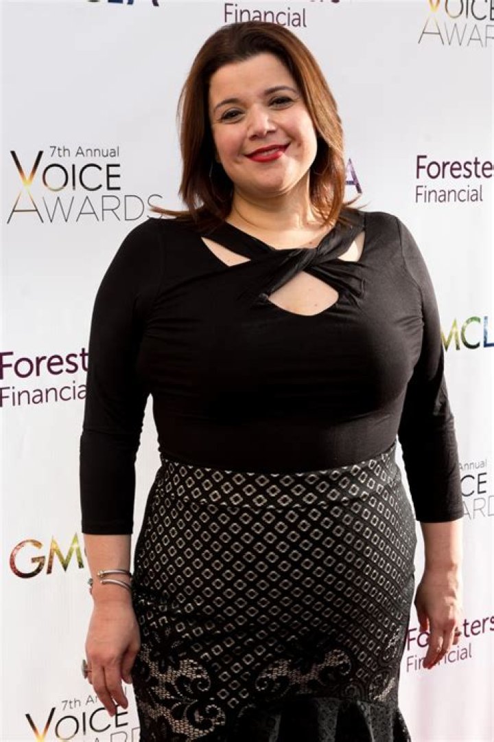 Elenna Navarro Height, Weight, Net Worth, Age, Birthday, Wikipedia, Who, Instagram, Biography