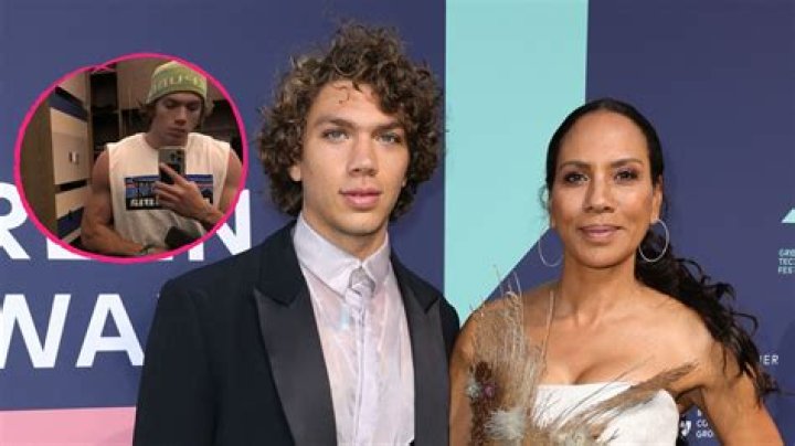 
Elias Becker Height, Weight, Net Worth, Age, Birthday, Wikipedia, Who, Nationality, Biography 