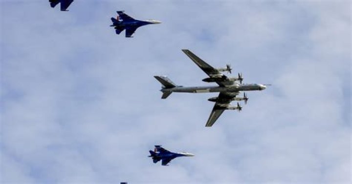 
Fighter jets scramble after plane passenger makes bomb threat, attacks crew 