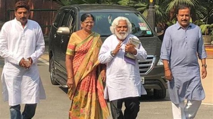 
Former Maoist ideologue Gaddar mulls joining Congress – Hyderabad News 