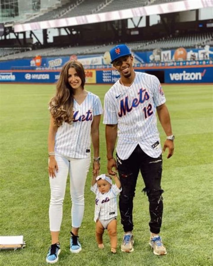 Francisco Lindor Married to Wife: Katia Reguero. Kids: Kalina.