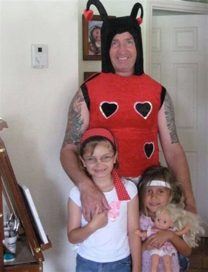 Gary Drayton is Married to Wife: Jennifer Gail Sauve. Kids: Katya, Anya.