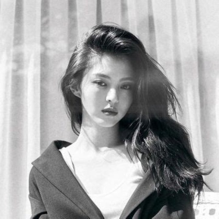 
Han So-hee Got Injured On The Set Of Her Upcoming Drama “Gyeongseong Creature” 