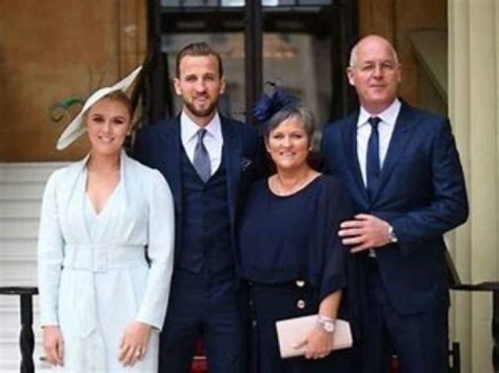 
Harry Kane Parents Patrick And Kim Kane Are Irish And English 