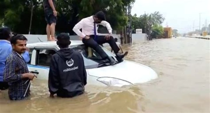 
Heavy rainfall cripples Gurugram; disrupts normal life 