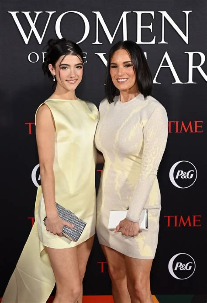 
Heidi D’Amelio Height, Weight, Net Worth, Age, Birthday, Wikipedia, Who, Nationality, Biography 