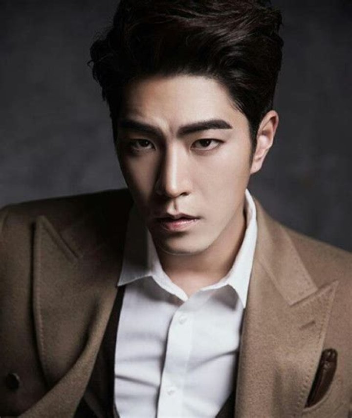 
Hong Jong-hyun Height, Weight, Net Worth, Age, Birthday, Wikipedia, Who, Nationality, Biography 