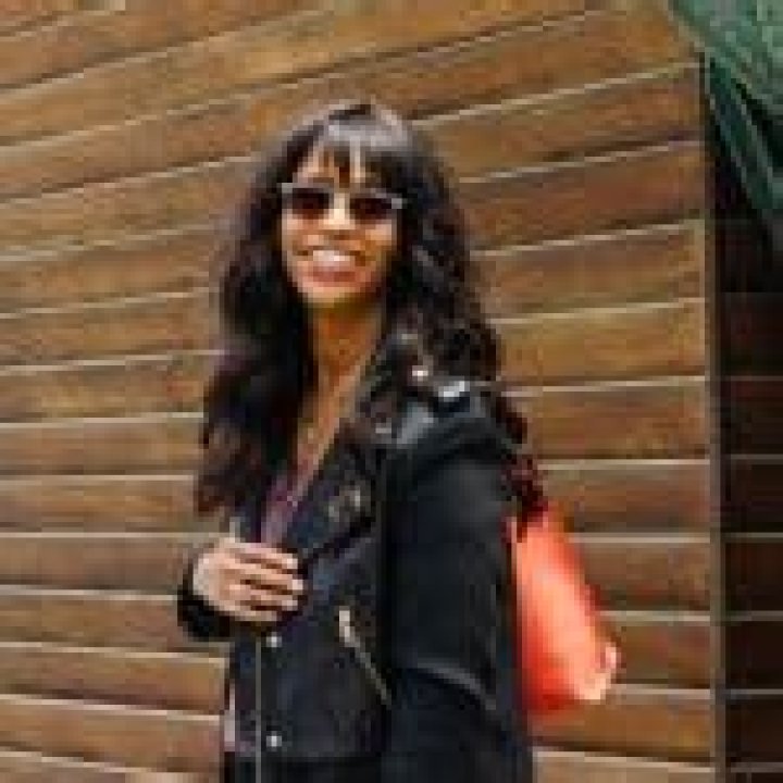 
How rich is Merrin Dungey? Net Worth, Husband, Family, Bio 