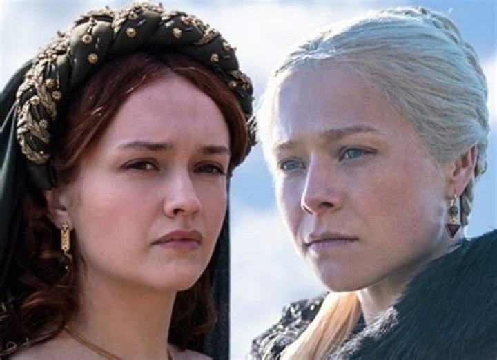 Is Emma Darcy Gay? Age, Height, Net Worth