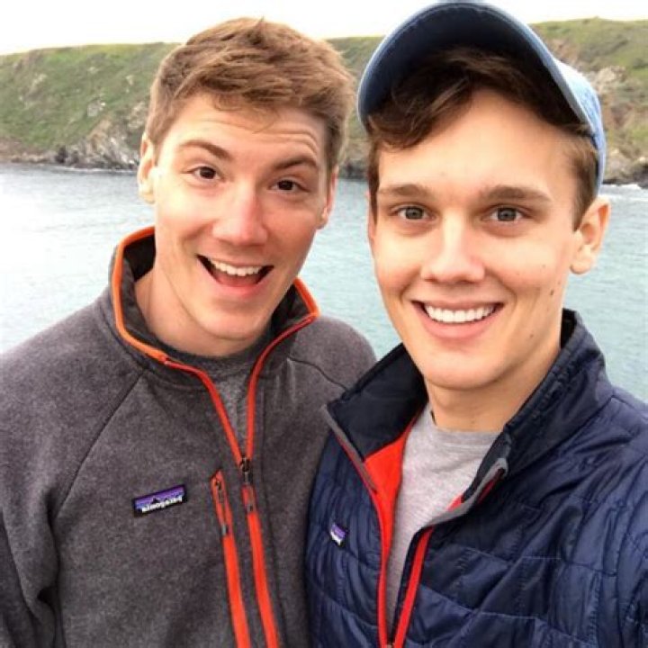 
Is Hunter Doohan Gay? Age, Height, Net Worth 