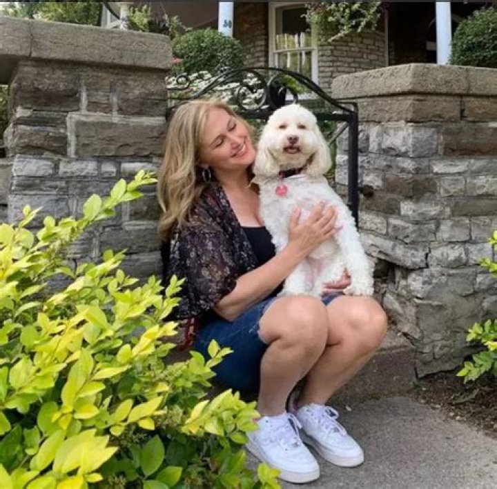 
Is Jennifer Valentyne Married? Her Bio, Age, Husband, Kids, Net worth and Career 