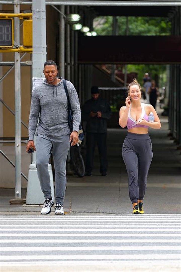 
Is Michael Strahan Leaving GMA? What Happened To Him & Where Is He Going? 
