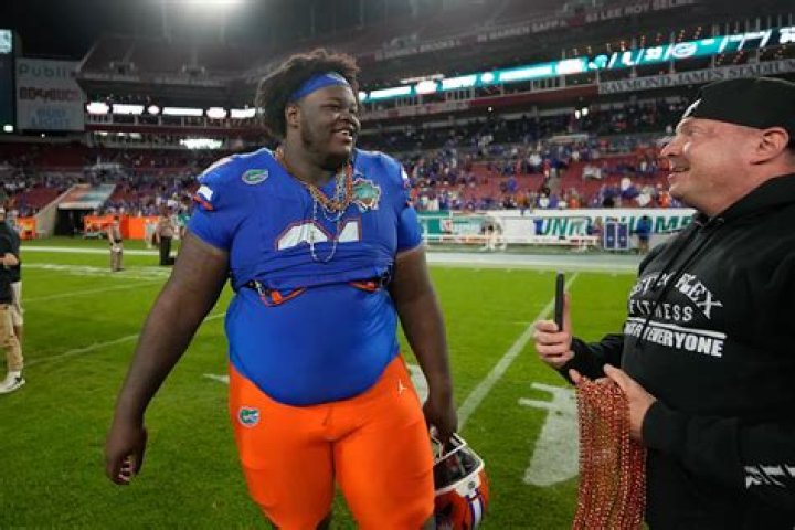 
Is Ray Lewis, a former American linebacker, being held on homicide expenses in New York? 