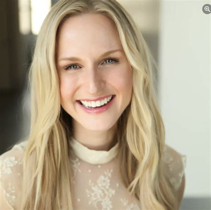 Jenn Gotzon Height, Weight, Net Worth, Age, Birthday, Wikipedia, Who, Instagram, Biography