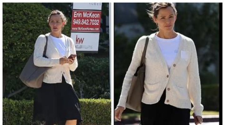 
Jennifer Garner Once Again Shows Off Eternity Ring After Ben Affleck, Jlo Marriage 