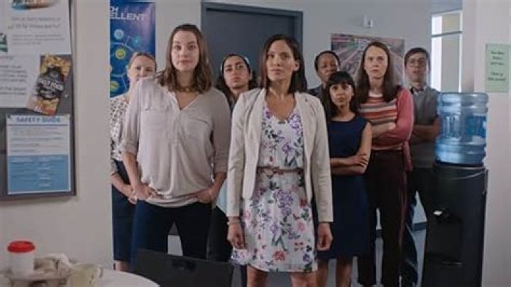 
Jenny Pudavick And Her Husband Dan Skene Make A Beautiful Couple – More About The Workin’ Moms Actress 